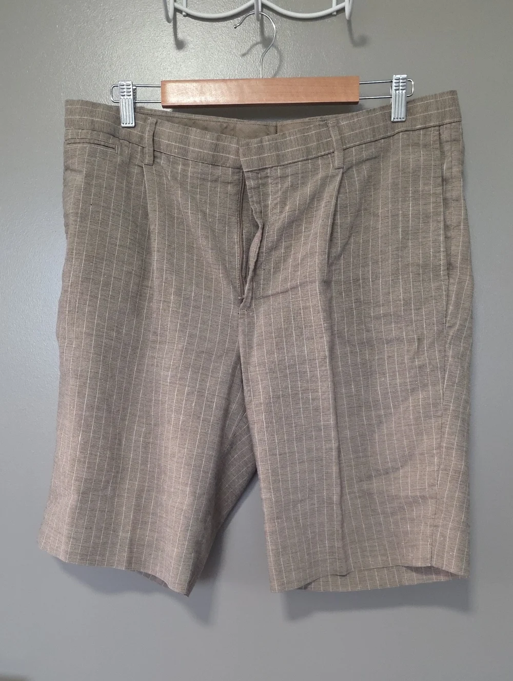 Banana Republic Men's Tan Pinstripe Flat-Front Shorts